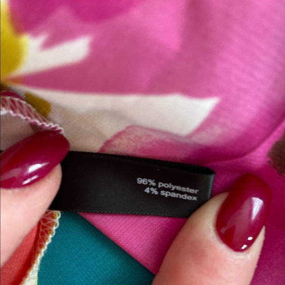 Woman’s sleeveless top by the Limited is size S - Picture 6 of 10